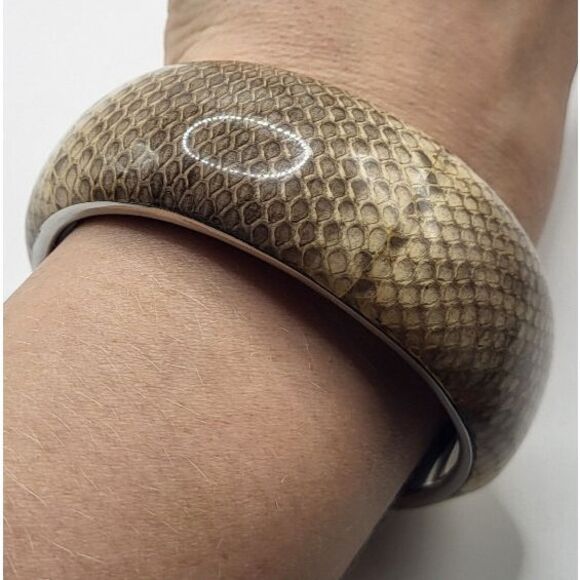 Snakeskin Resin Bangle Bracelet 1in wide - Picture 6 of 6